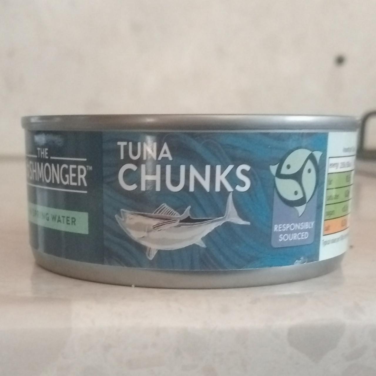 Fotografie - Tuna chunks in spring water The fishmonger