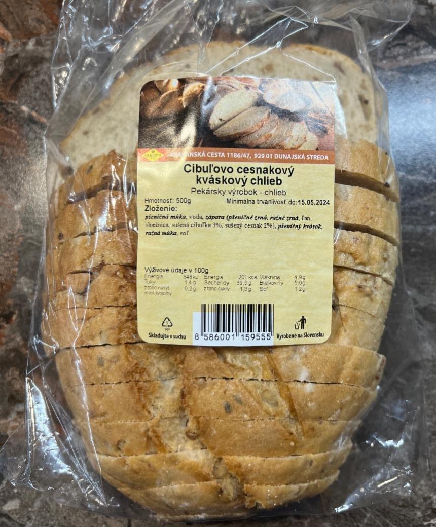 Fotografie - Cibuľovo cesnakový kváskový chlieb Danubia