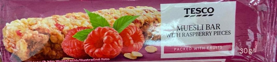 Fotografie - muesli bar with raspberry pieces Tesco