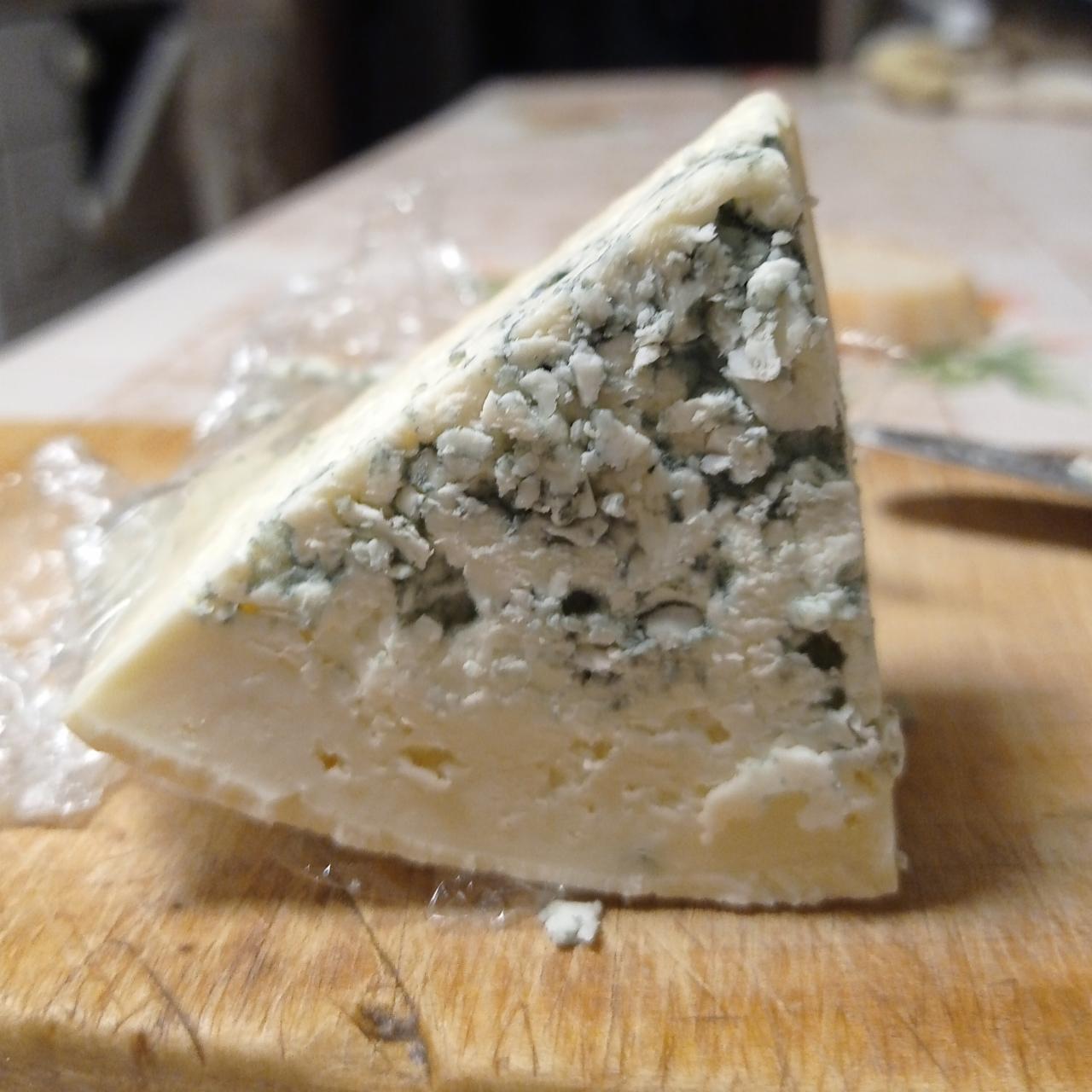 Fotografie - Niva extra, sýr přírodní zrající s plísní uvnitř hmoty Kaufland