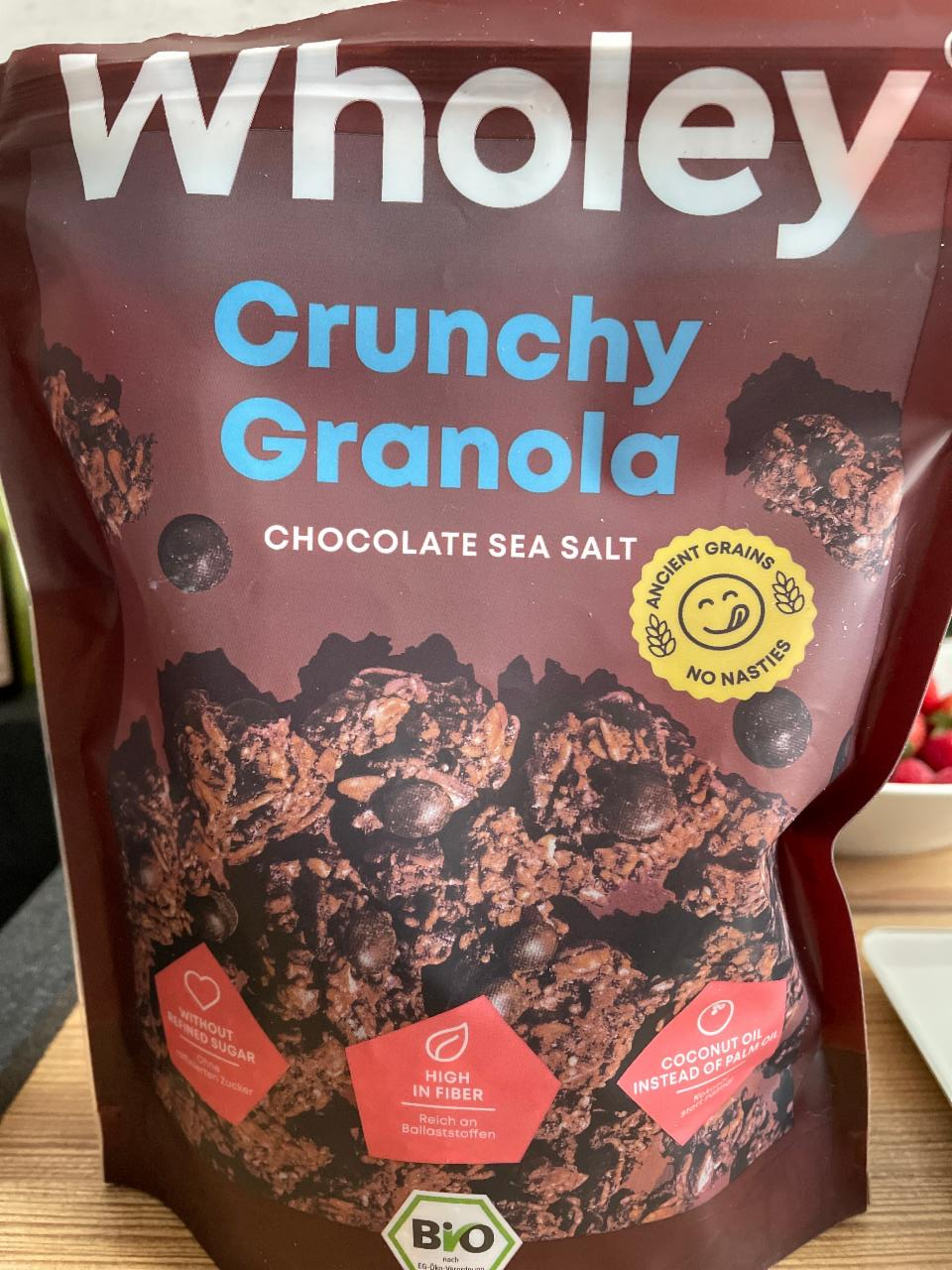 Fotografie - Crunchy granola Chocolate sea salt Wholey