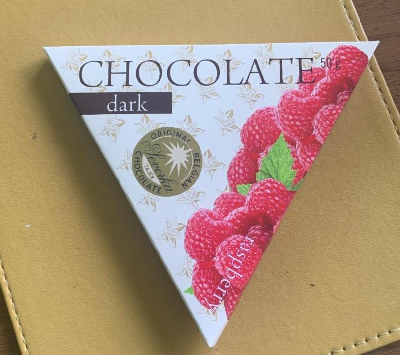 Fotografie - Horka čokoláda formovaná s príchuťou malina 