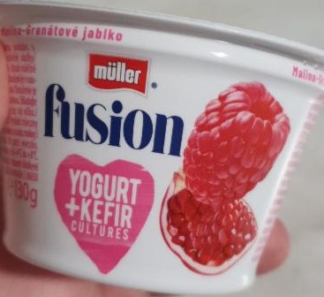 Fotografie - Fusion yogurt + kefir cultures malina - granátové jablko Müller