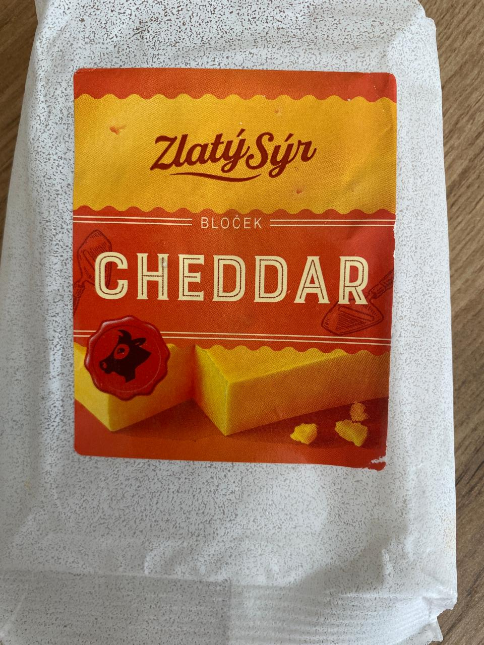 Fotografie - Cheddar 50% bloček Zlatý Sýr