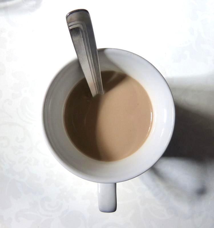 Fotografie - čaj s mliekom, nápoj